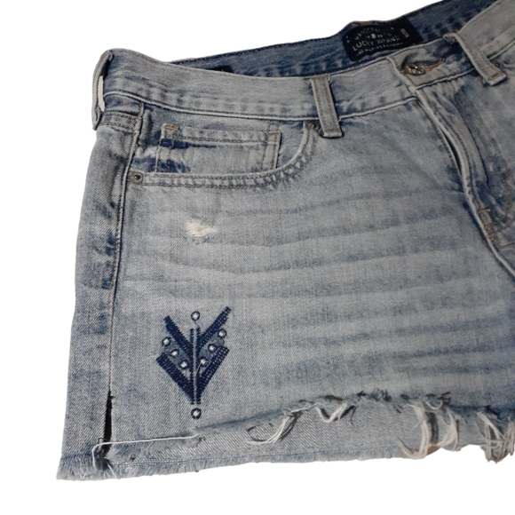 Lucky Brand Women's Size 10 The Cutoff Distressed Demim Jean Shorts - Picture 2 of 7